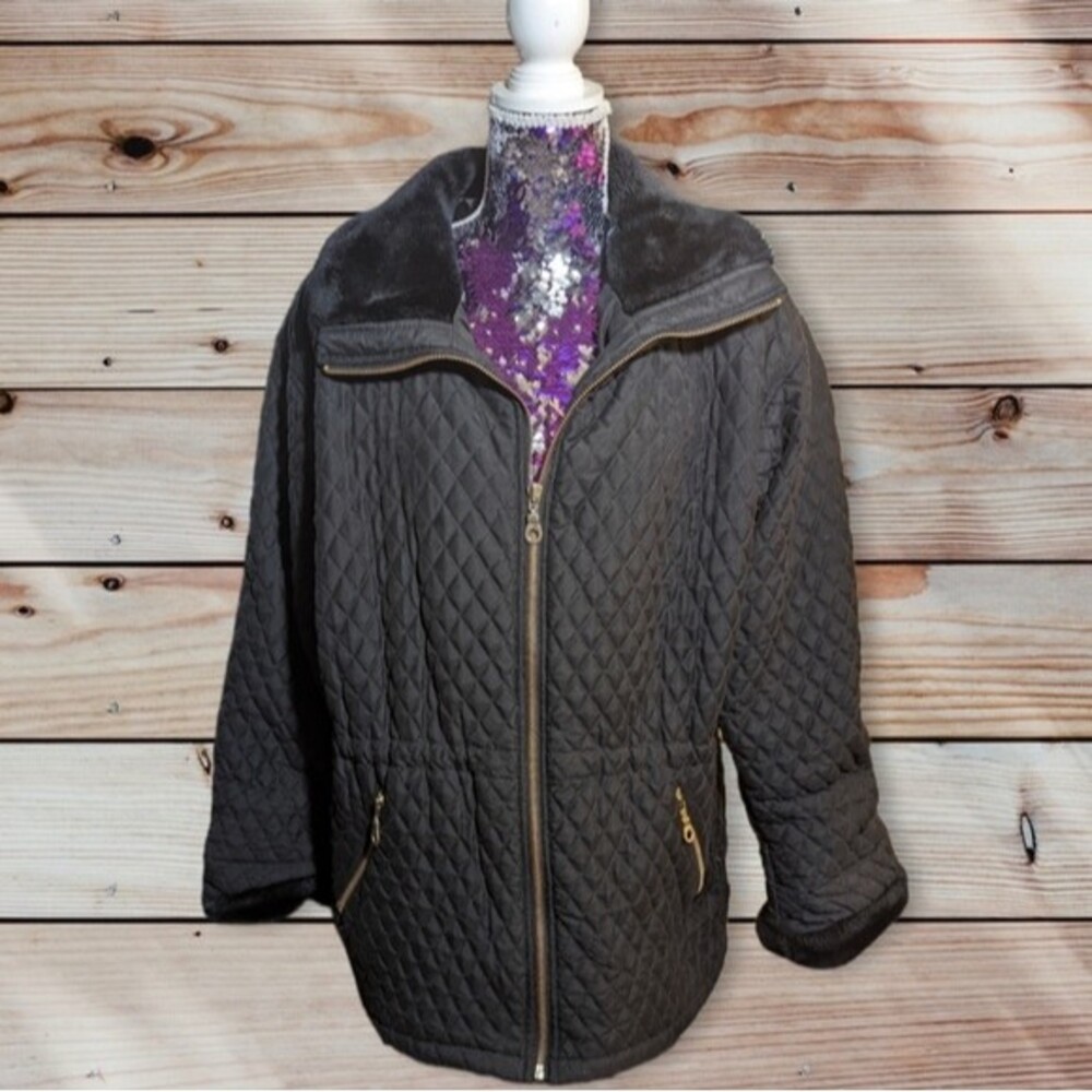 Vintage 90s Y2K Small Black Quilted Puffer Coat with faux fur lined collar